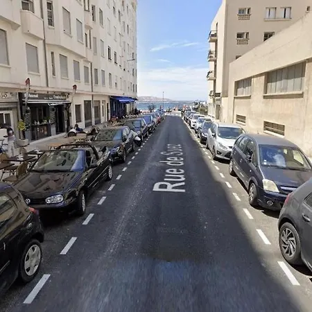 Equipe Au Bord De La Des Catalans Marseille