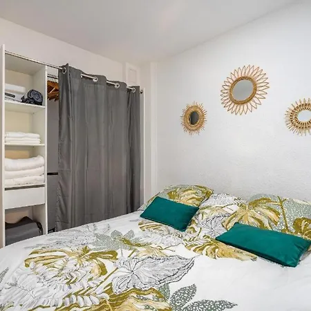 Apartment Equipe Au Bord De La Des Catalans *